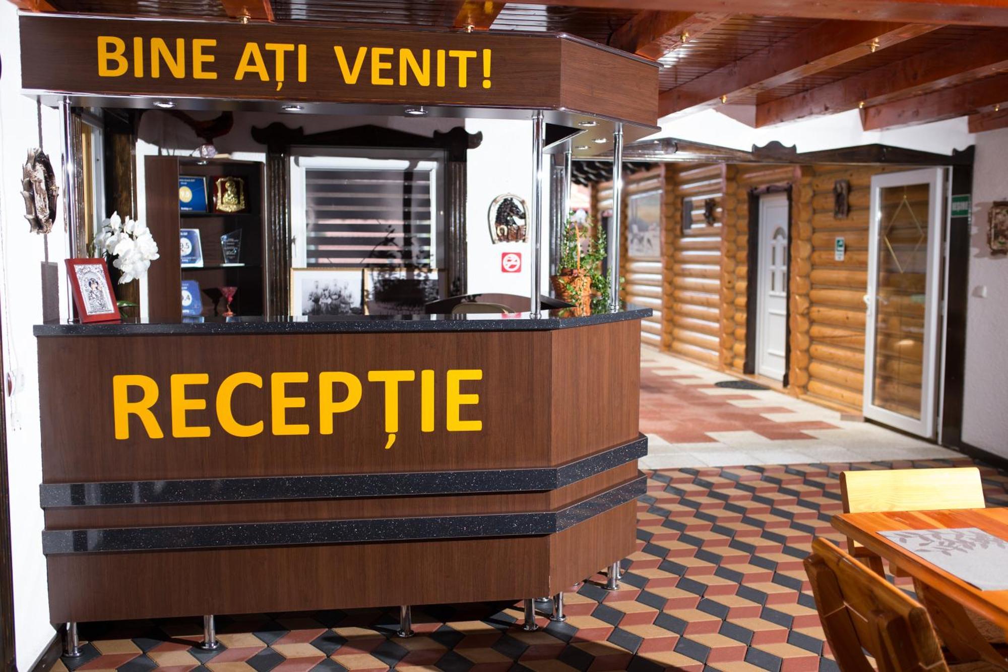 Vila Adr Petresti Ngoại thất bức ảnh