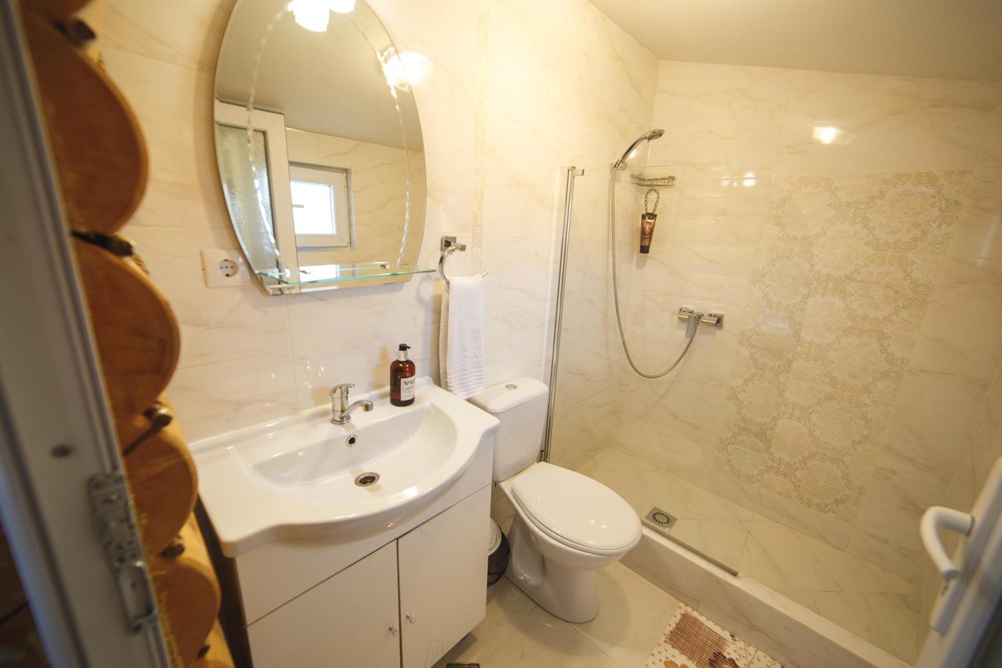 Vila Adr Petresti Ngoại thất bức ảnh